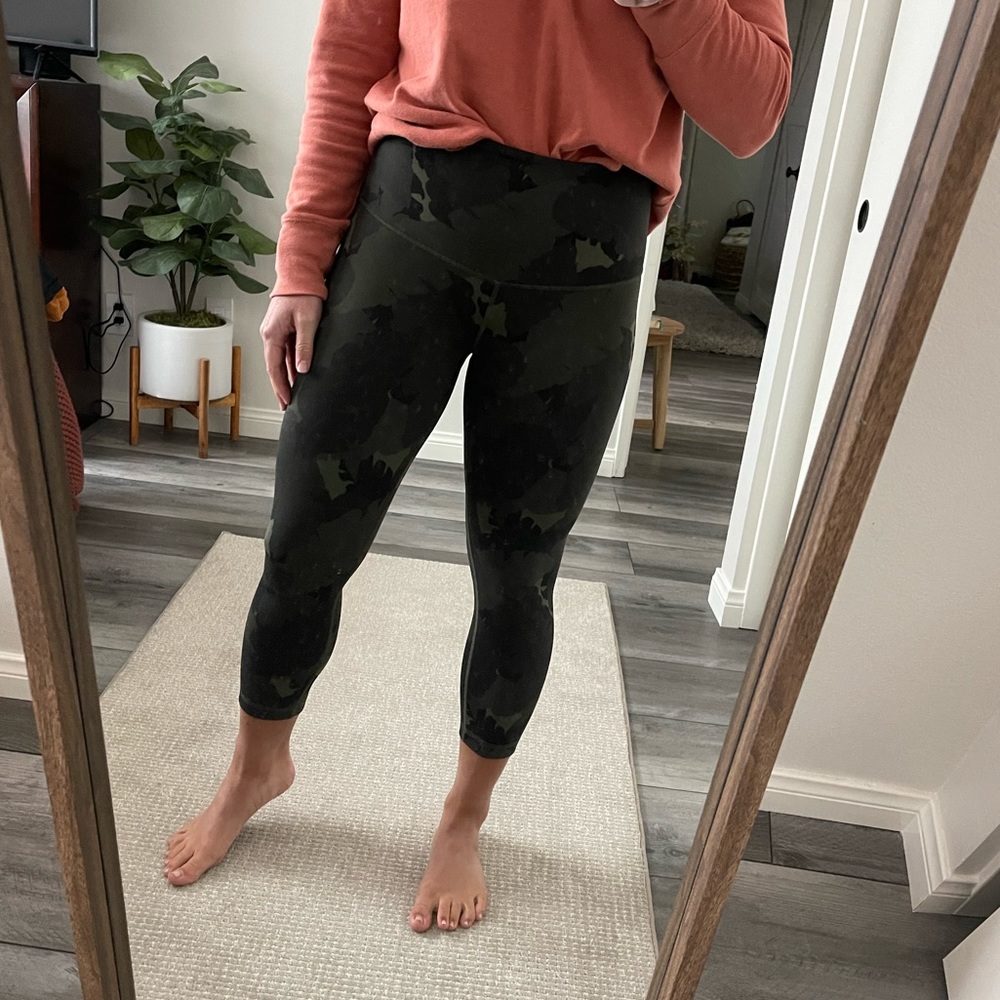 Lululemon size 4, align crop